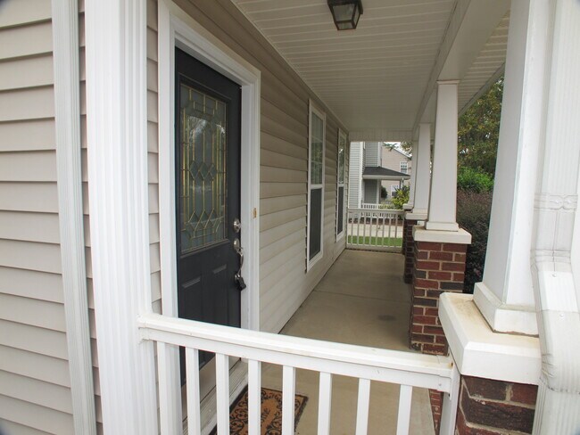 Foto del edificio - Charming 2 story, 4 bedroom, 2.5 bath home located in the Taylor Glen Subdivision!