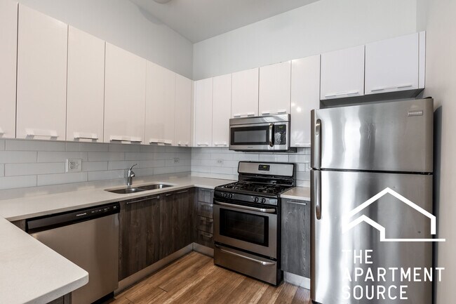 Building Photo - 2700 W North Ave