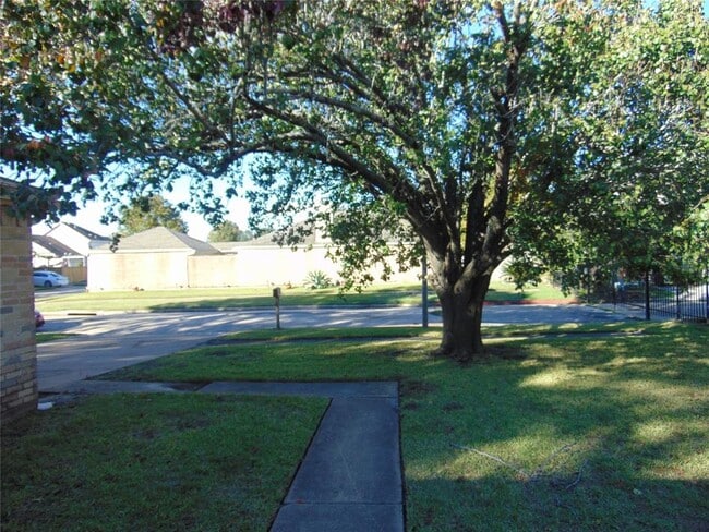 Building Photo - 8435 Candlegreen Ln