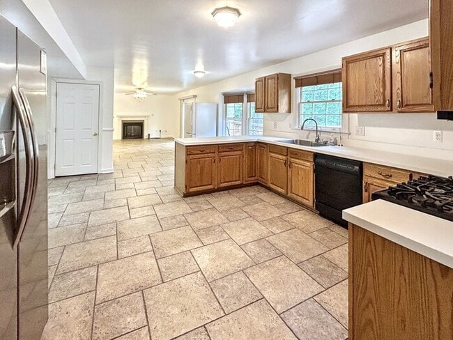 Building Photo - 9813 Fendale Ln