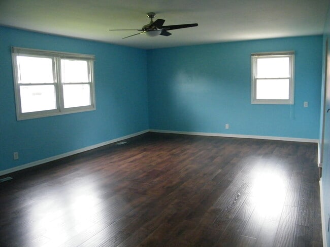 Living room/Family Room - 108 Mellbrook Rd