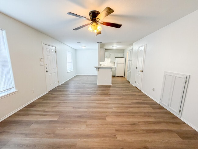 Building Photo - 709 Sonesta Dr