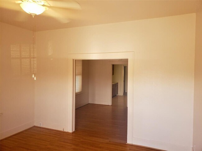 Building Photo - 5118 Avenue R