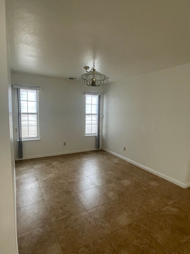 Building Photo - (Rent Include some Utilities) Spacious 3 B...