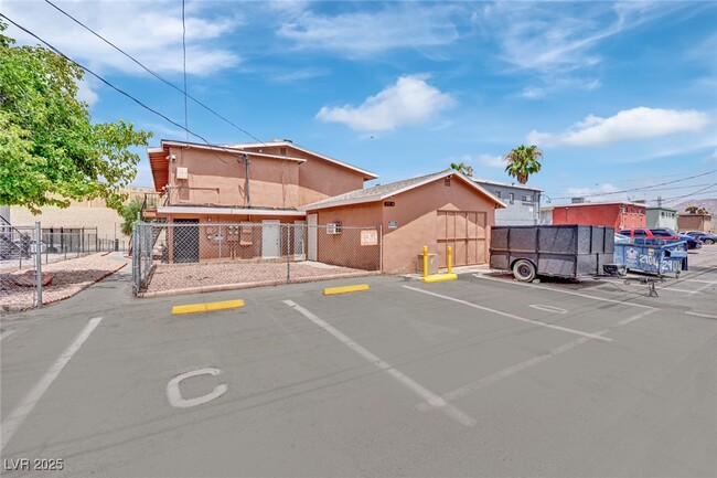Building Photo - 2904 Marlin Ave