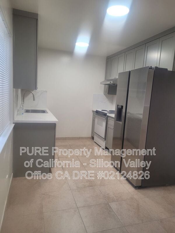 Building Photo - 900 Sobrato Dr