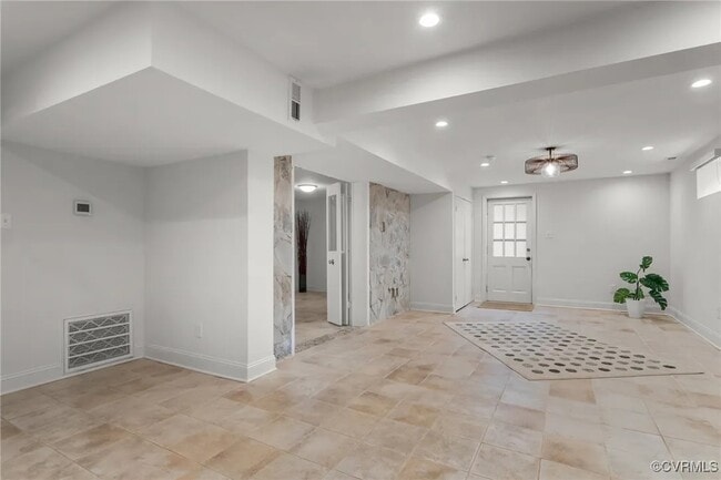 Building Photo - 3305 Monument Ave
