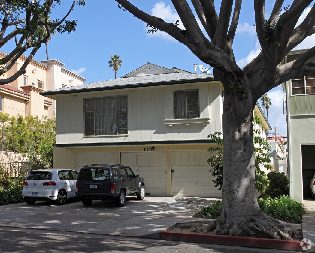 Building Photo - 907 20th St