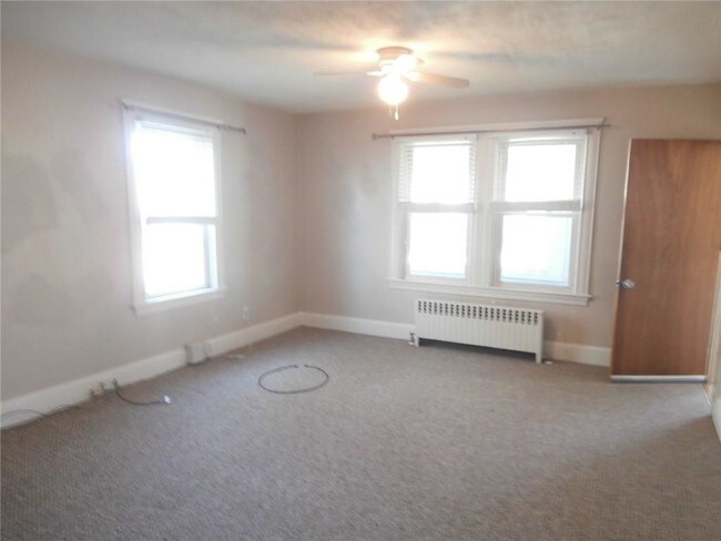 Building Photo - 130 Hatfield St