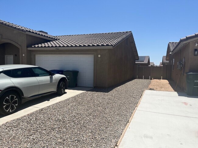 Foto del edificio - 7561 E 42nd Ln