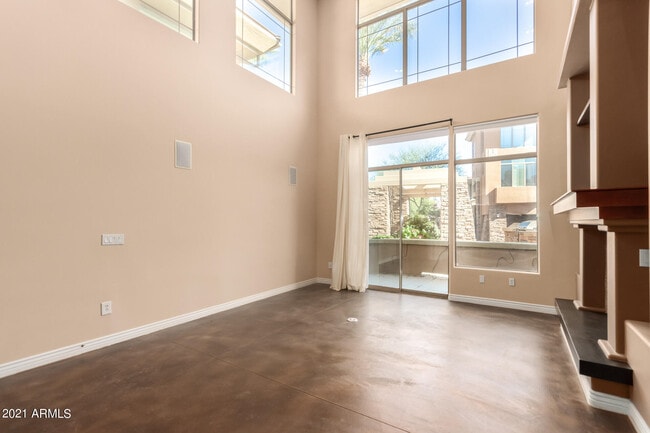 Foto del edificio - 14450 N Thompson Peak Pkwy