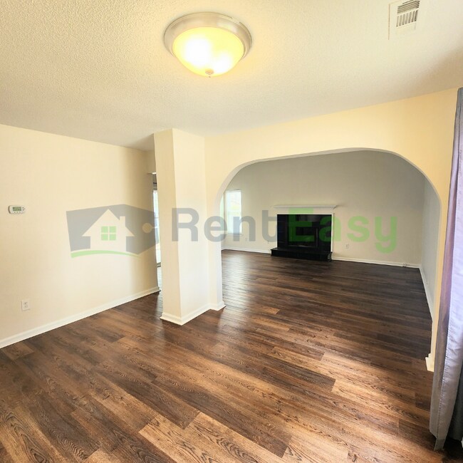 Foto del edificio - 5340 Chatham Lake Dr