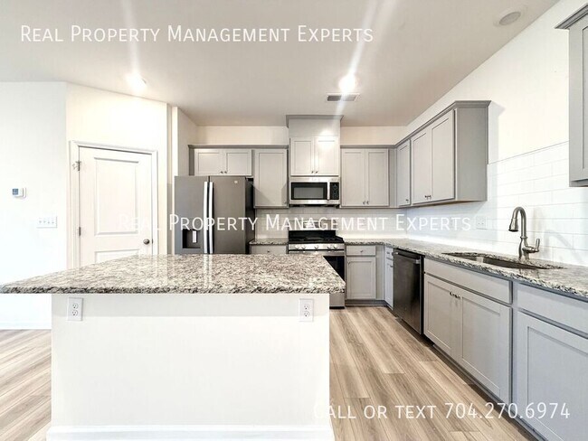 Foto del edificio - 6017 Rizer Dr