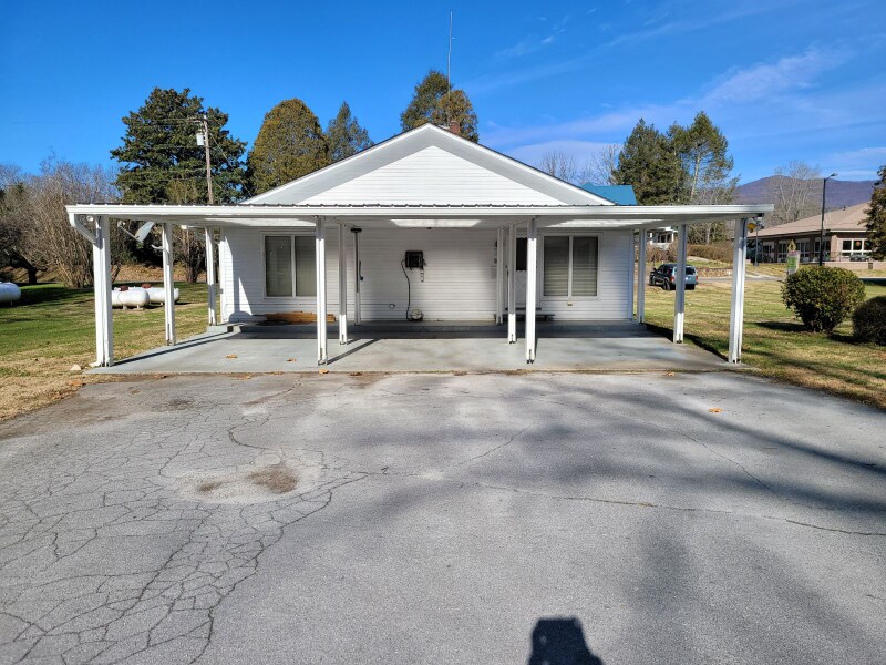 Primary Photo - 840 Main St