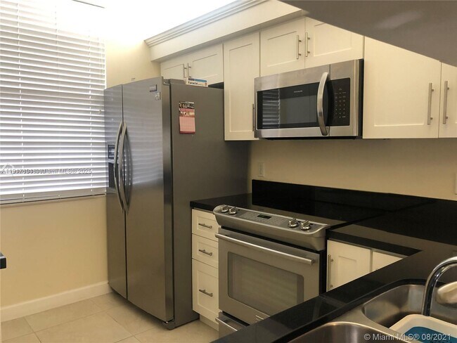 Foto del edificio - 1715 Whitehall Dr