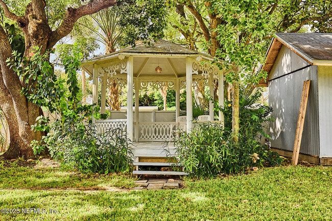 Building Photo - 819 4th St N