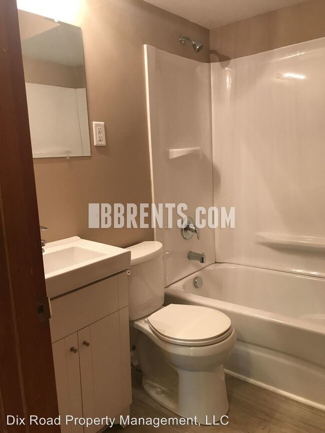 Building Photo - 3 br, 1.5 bath House - 33 Beverly Court