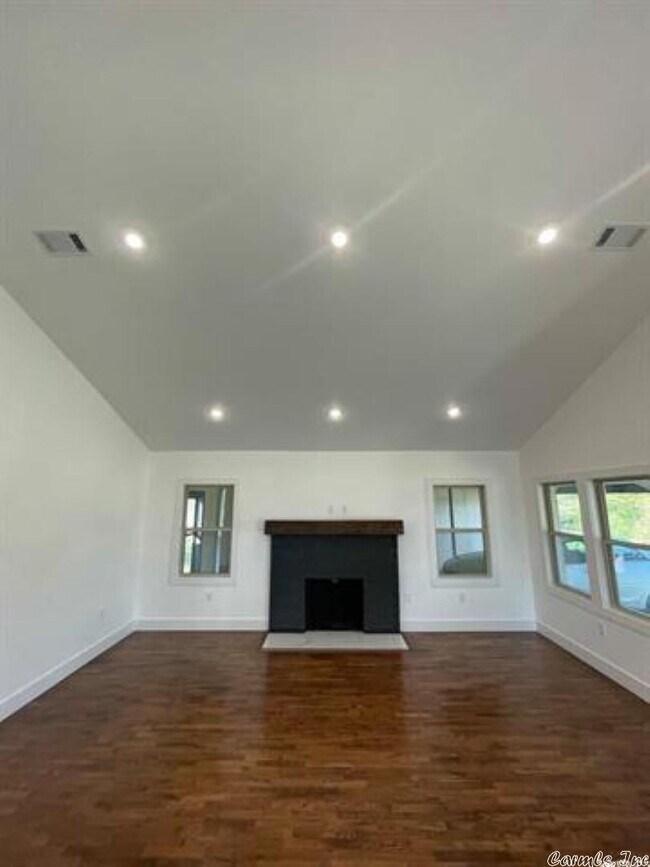 Building Photo - 317 Castleberry Rd