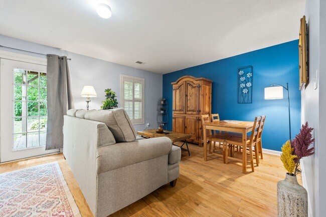 Living Room - 3613 Southland Dr
