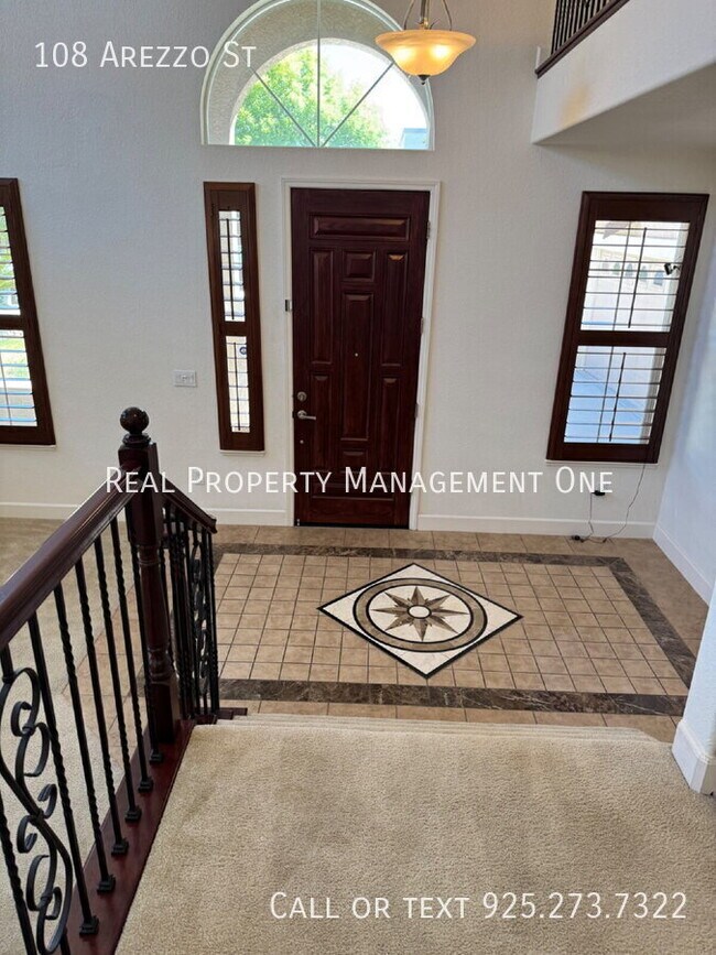 Building Photo - 108 Arezzo St