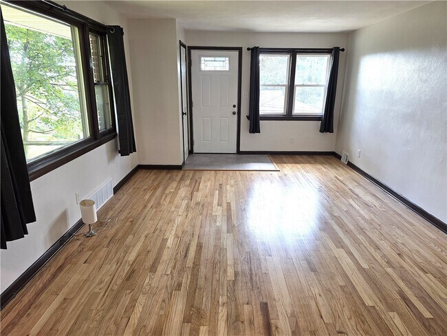 Foto del edificio - 27 Cornell Ave