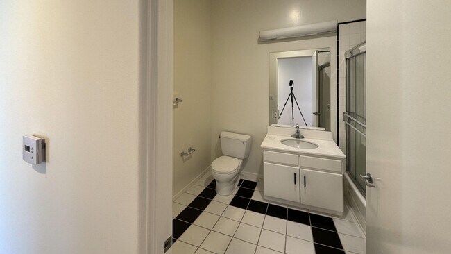 Foto del edificio - 133 S Flores St