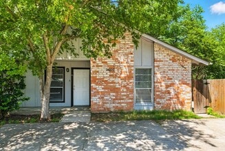 Building Photo - 2600 Brickford Cove