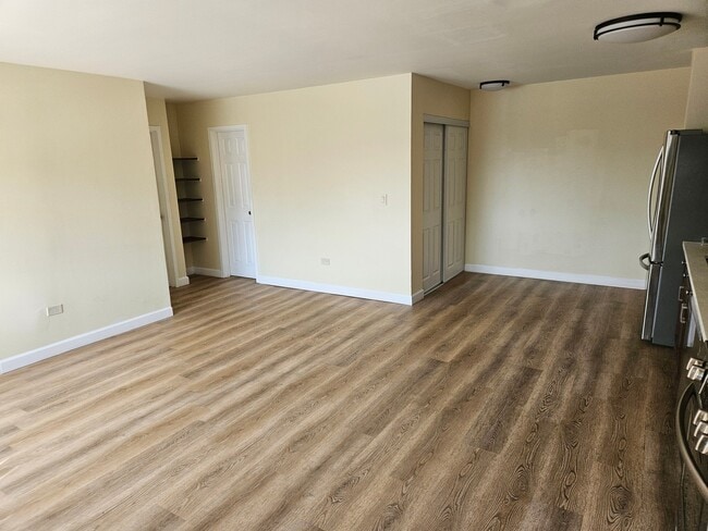 Building Photo - 607 W Wrightwood Ave