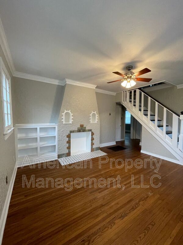 Building Photo - 1403 S Florence Ave