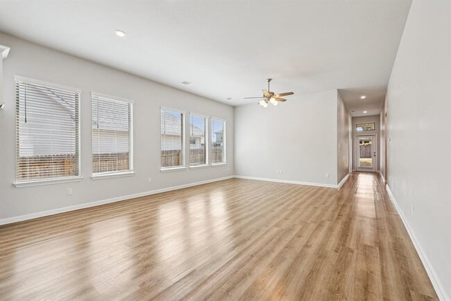 Foto del edificio - 601 Los Olives Ln