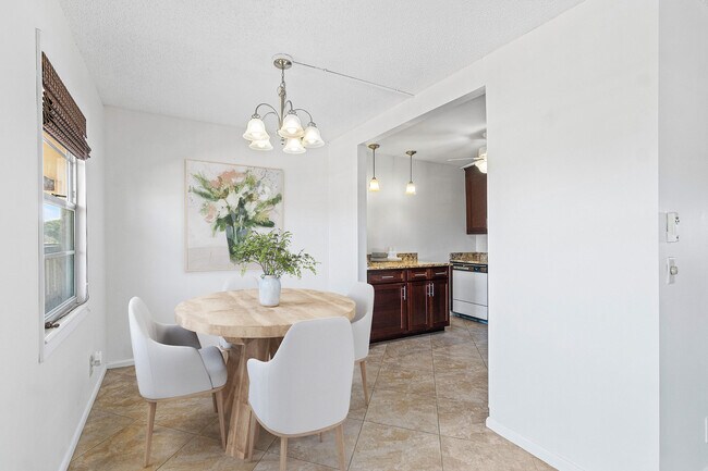 Foto del edificio - 3055 Wolverton C