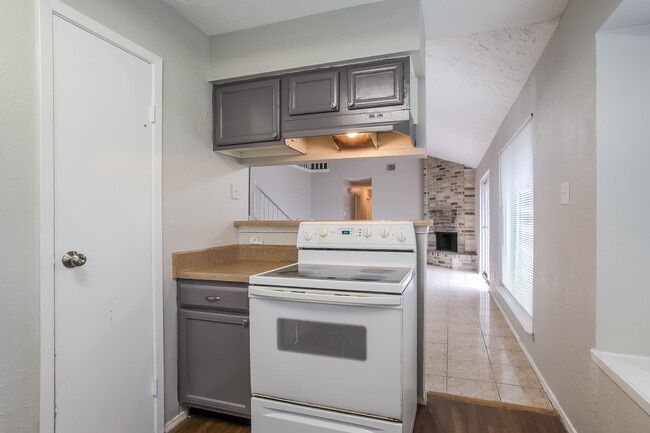 Foto del edificio - 22219 Diane Dr