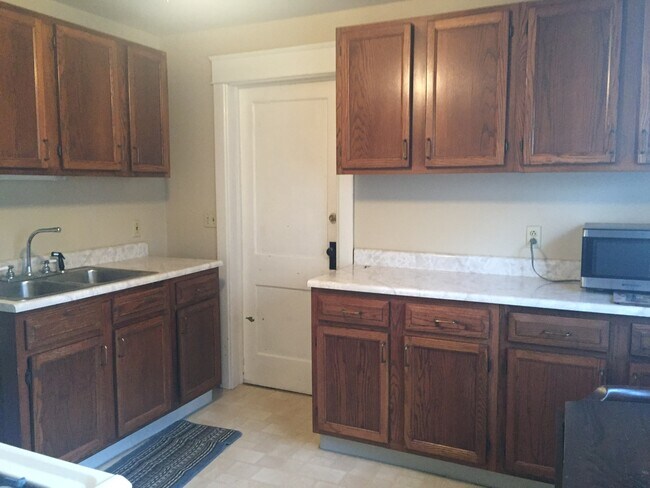 Kitchen - 2624 Chestnut St