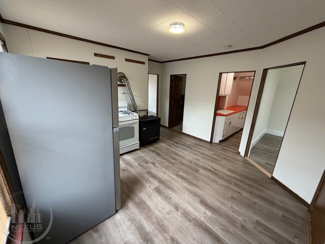 Building Photo - 73 Esther St