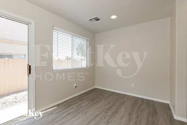 Foto del edificio - 996 Valetta Flat Ave