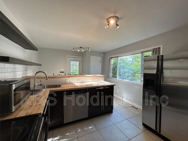 Building Photo - 524 Mango Dr