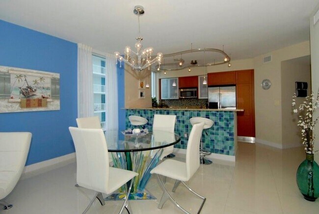 Building Photo - 2821 N Ocean Blvd