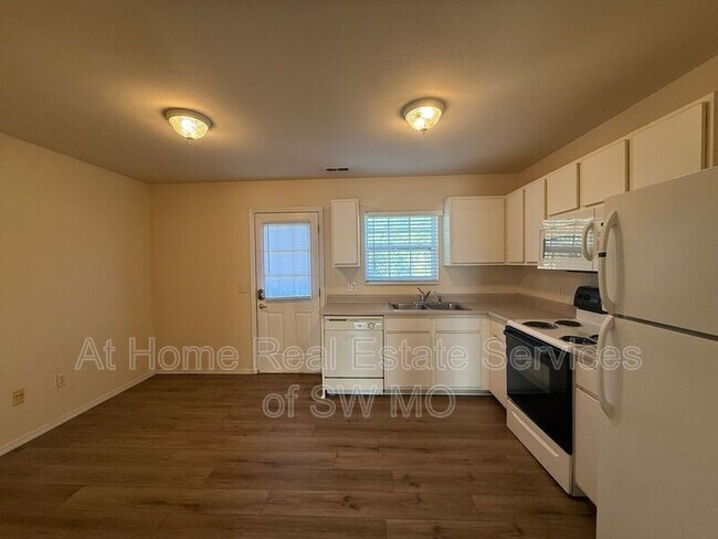 Foto del edificio - 1820 W Walnut Lawn St