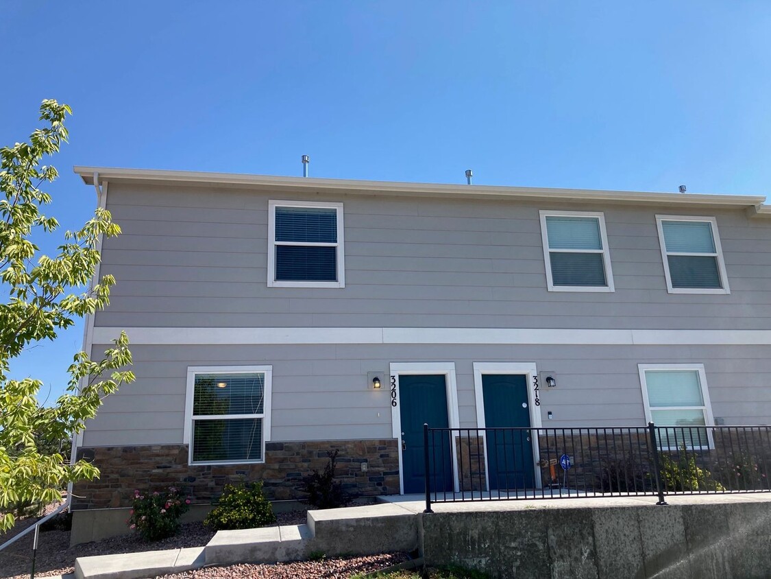 Primary Photo - 3 Bed 2.5 Bath 2 Story Townhome with AC