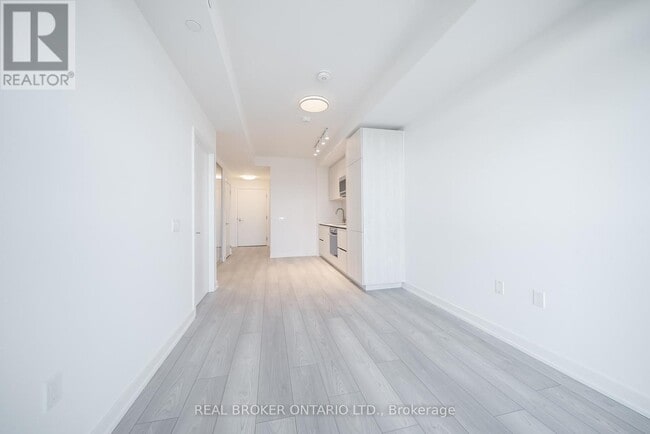 Photo du bâtiment - 110 Broadway Ave