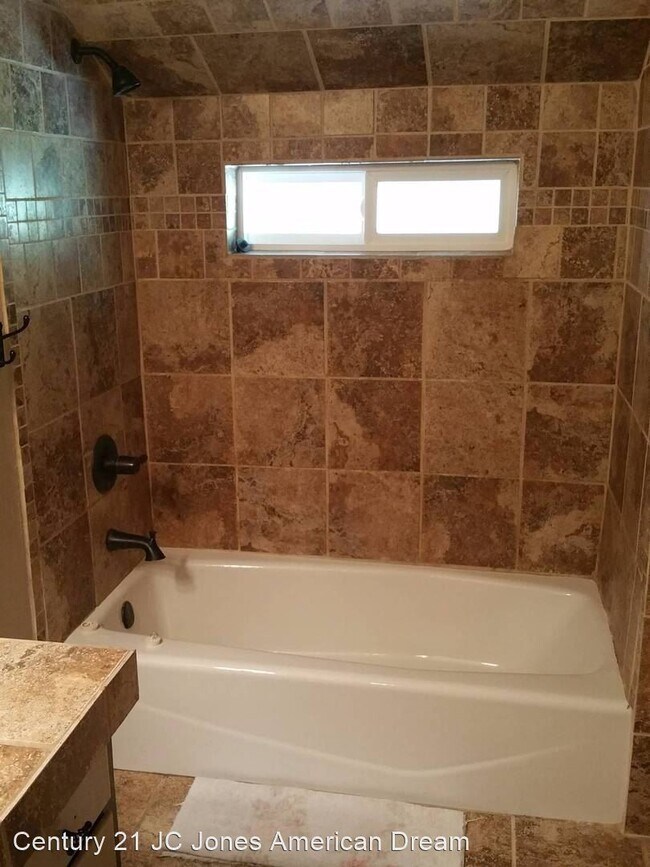 Foto del edificio - 4 br, 1 bath House - 1424 NE A Street