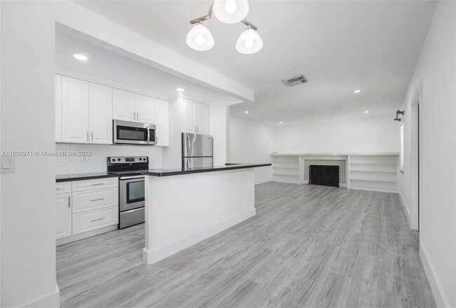 Building Photo - 6290 SW 70th St