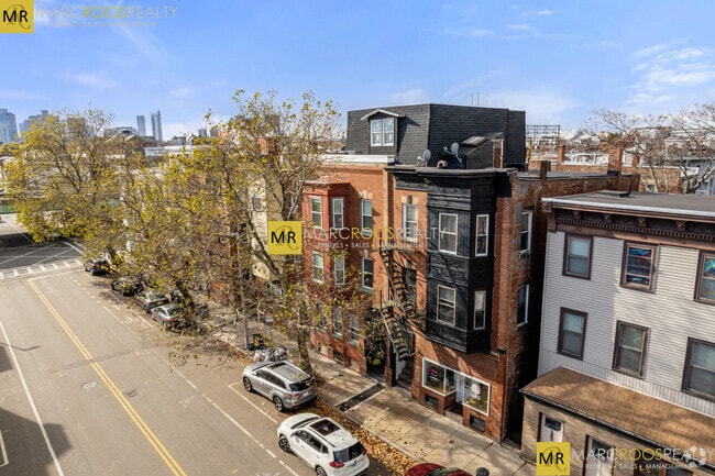 Building Photo - 140 Chelsea St