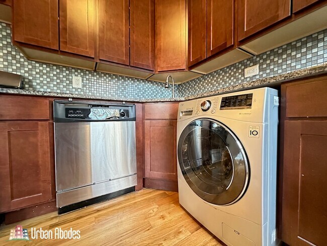 Building Photo - 3523 N Racine Ave