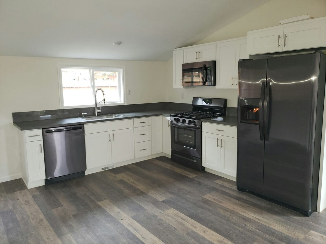 Photo - 12726 Southeast Oatfield Road