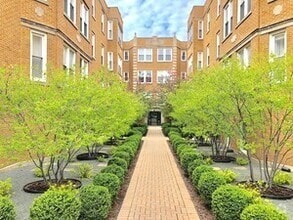 Building Photo - 536 W Belmont Ave