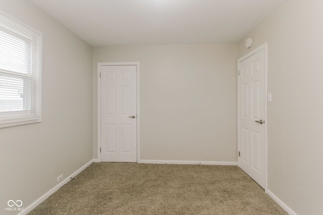 Building Photo - Two Bedroom Bungalow