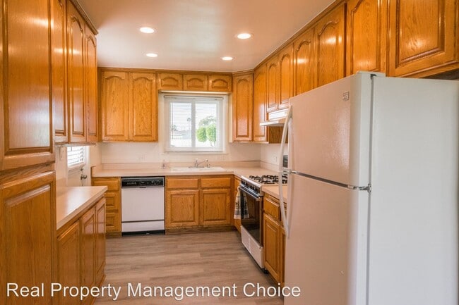 Building Photo - 3 br, 1 bath House - 158 E 230th St