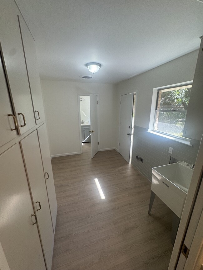 Photo - 6001 Wonder Dr House