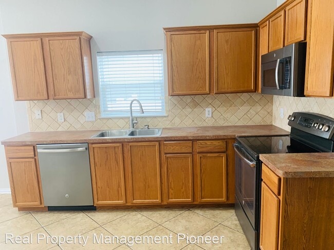 Building Photo - 3 br, 2.5 bath House - 9817 Birch Dr.